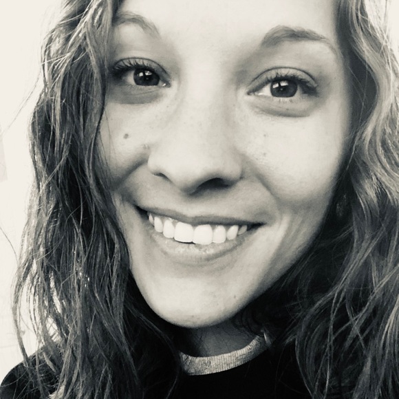 Meet your Posher, Britney - Picture 1 of 1